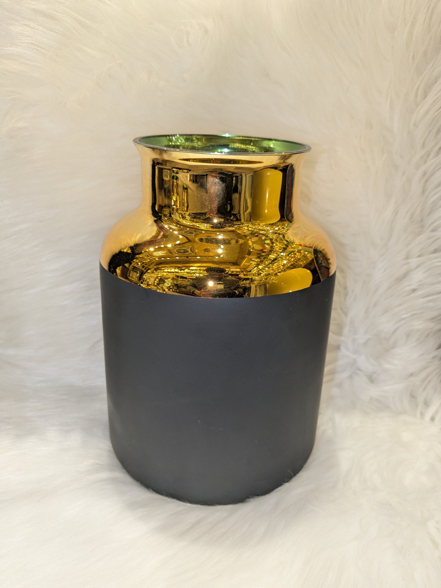 BLACK GOLD VASE