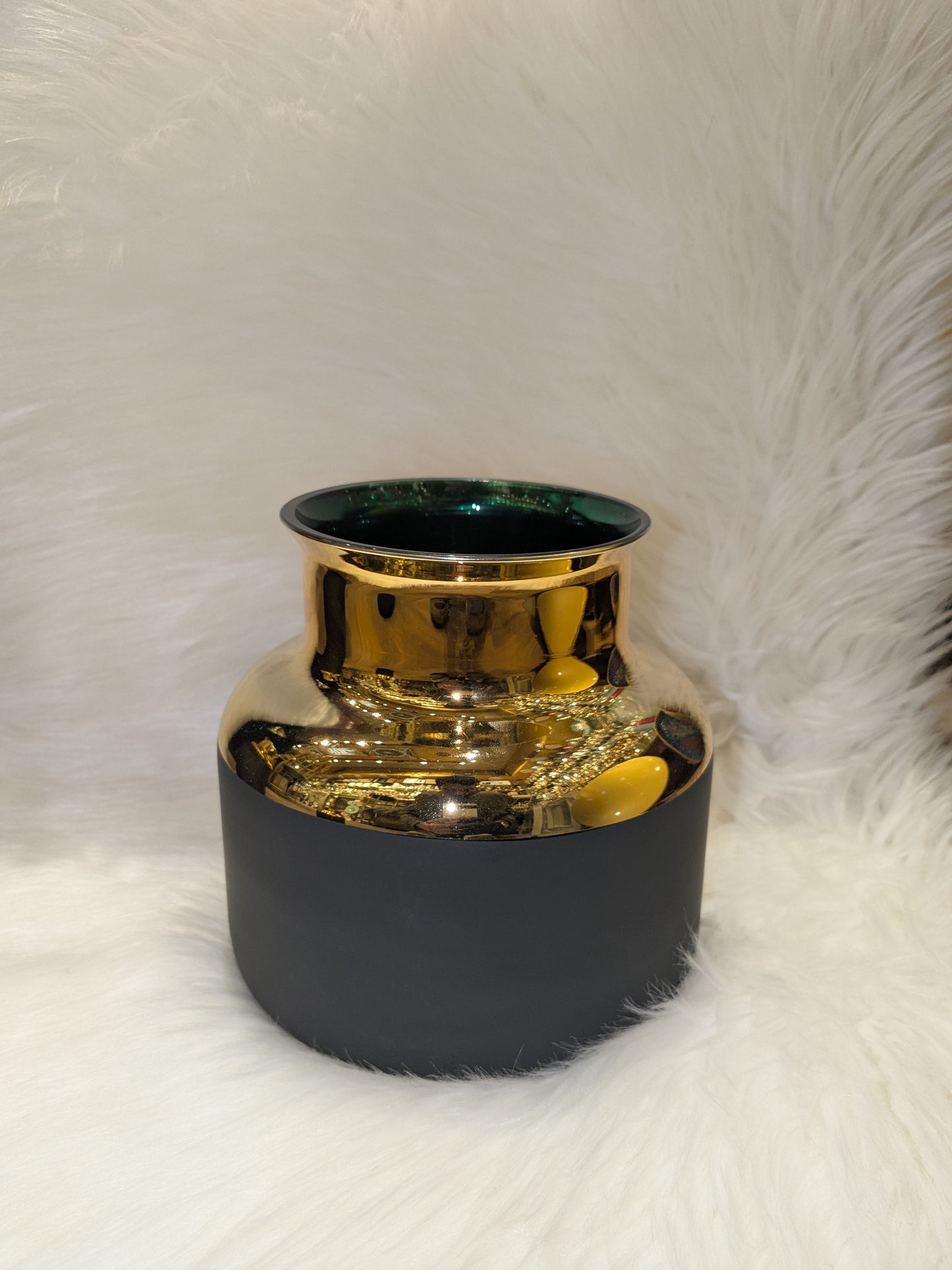 BLACK GOLD VASE